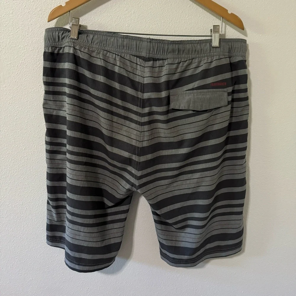 Travis Mathew Gray Stripes Boardshorts Coastal Beach-Large
